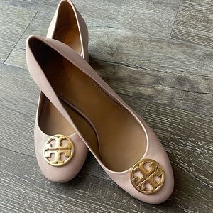 Tory Burch Benton 50 MM Pump in Sea Shell Pink EUC